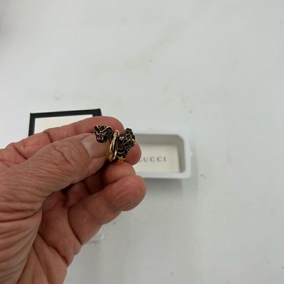 Women’s Gucci gold tone  tiger head motif ring size 5 made in Italy - Picture 4 of 8